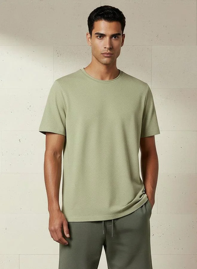 ايكونيك Iconic Men Slim Fit Crew Neck Short Sleeves Popcorn Textured T-shirt